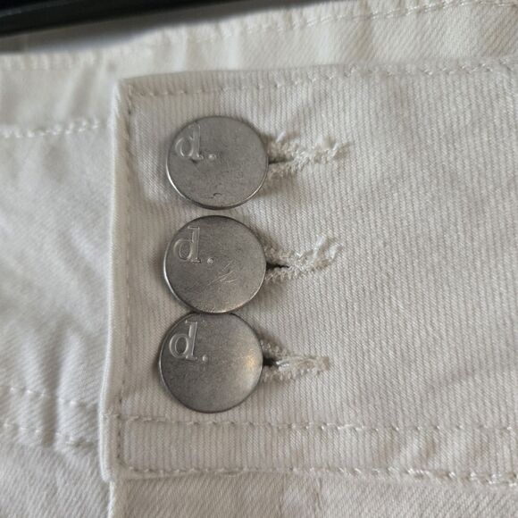 d.jeans Womens Off White Denim Stretchy Capris Sz 6 Mid Rise Triple Button Jeans - Picture 6 of 6